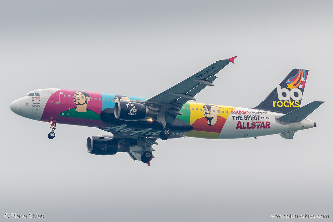 AirAsia Airbus A320-200 9M-AFD at Singapore Changi Airport (WSSS/SIN)