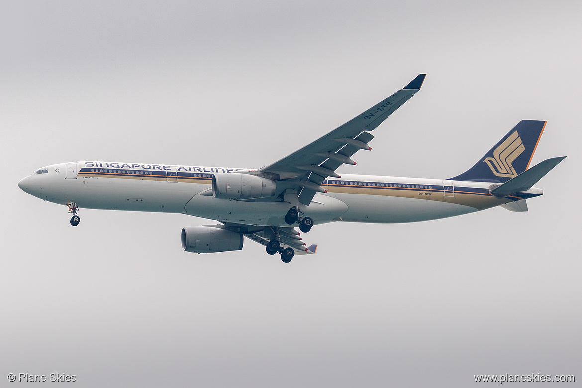 Singapore Airlines Airbus A330-300 9V-STB at Singapore Changi Airport (WSSS/SIN) Singapore Airlines Airbus A330-300 9V-STB at Singapore Changi Airport (WSSS/SIN)