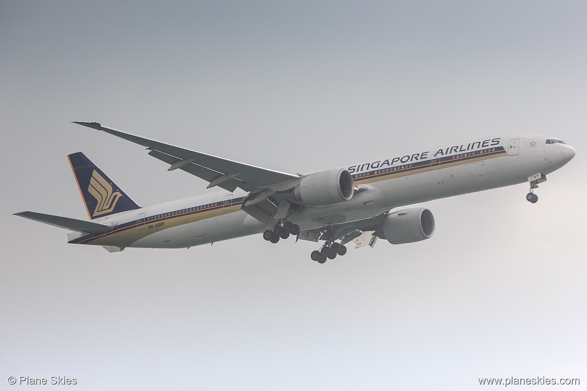 Singapore Airlines Boeing 777-300ER 9V-SWP at Singapore Changi Airport (WSSS/SIN) Singapore Airlines Boeing 777-300ER 9V-SWP at Singapore Changi Airport (WSSS/SIN)