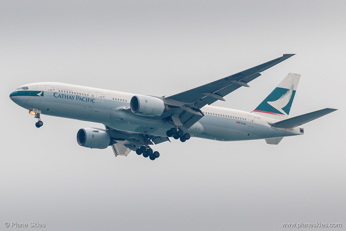 Cathay Pacific Boeing 777-200 B-HNL at Singapore Changi Airport (WSSS/SIN)