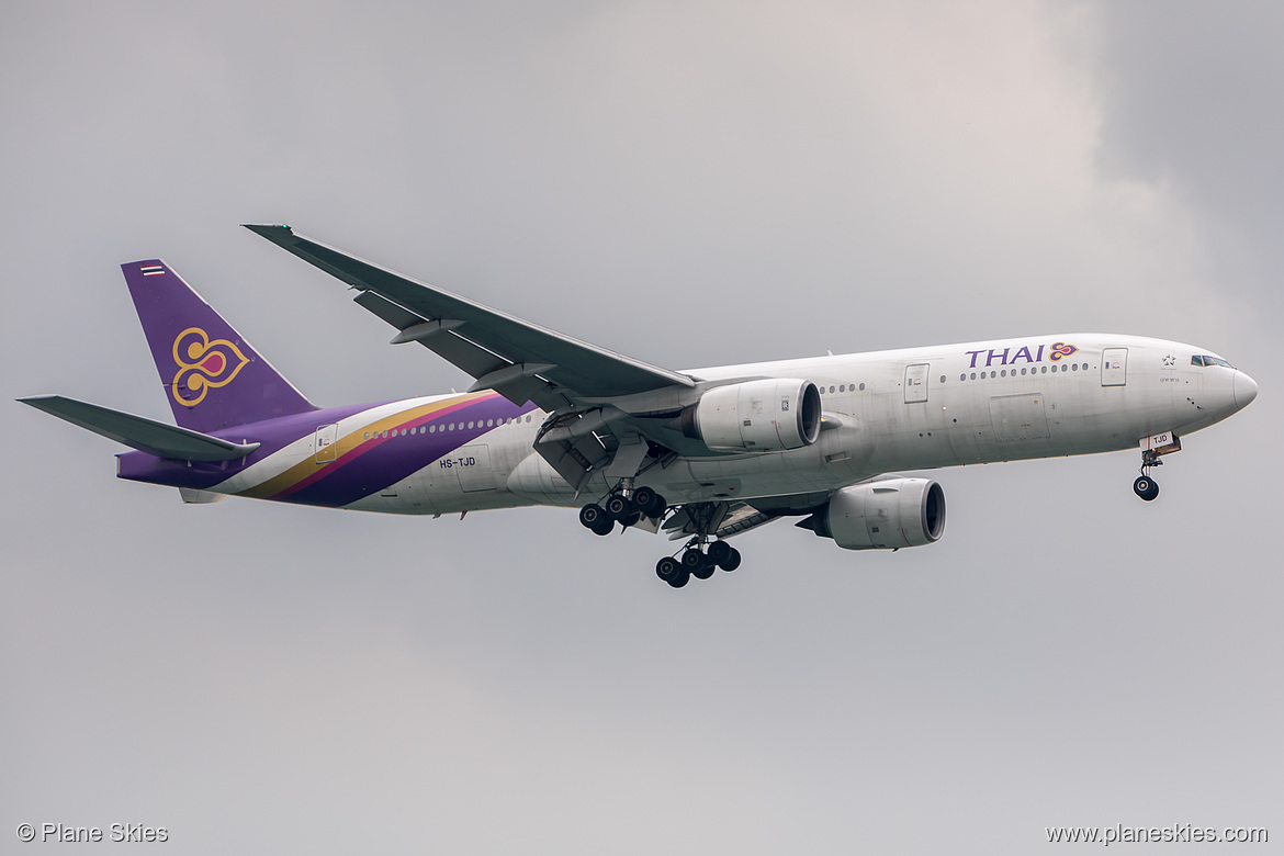 Thai Airways Boeing 777-200 HS-TJD at Singapore Changi Airport (WSSS/SIN)