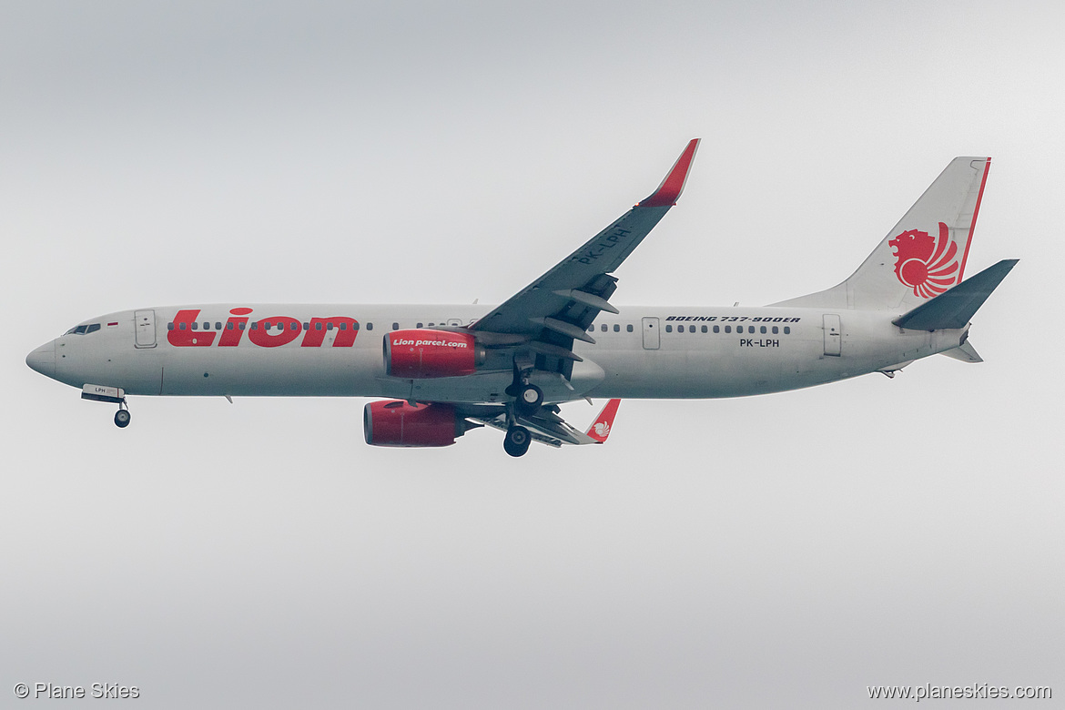 Lion Air Boeing 737-900ER PK-LPH at Singapore Changi Airport (WSSS/SIN)