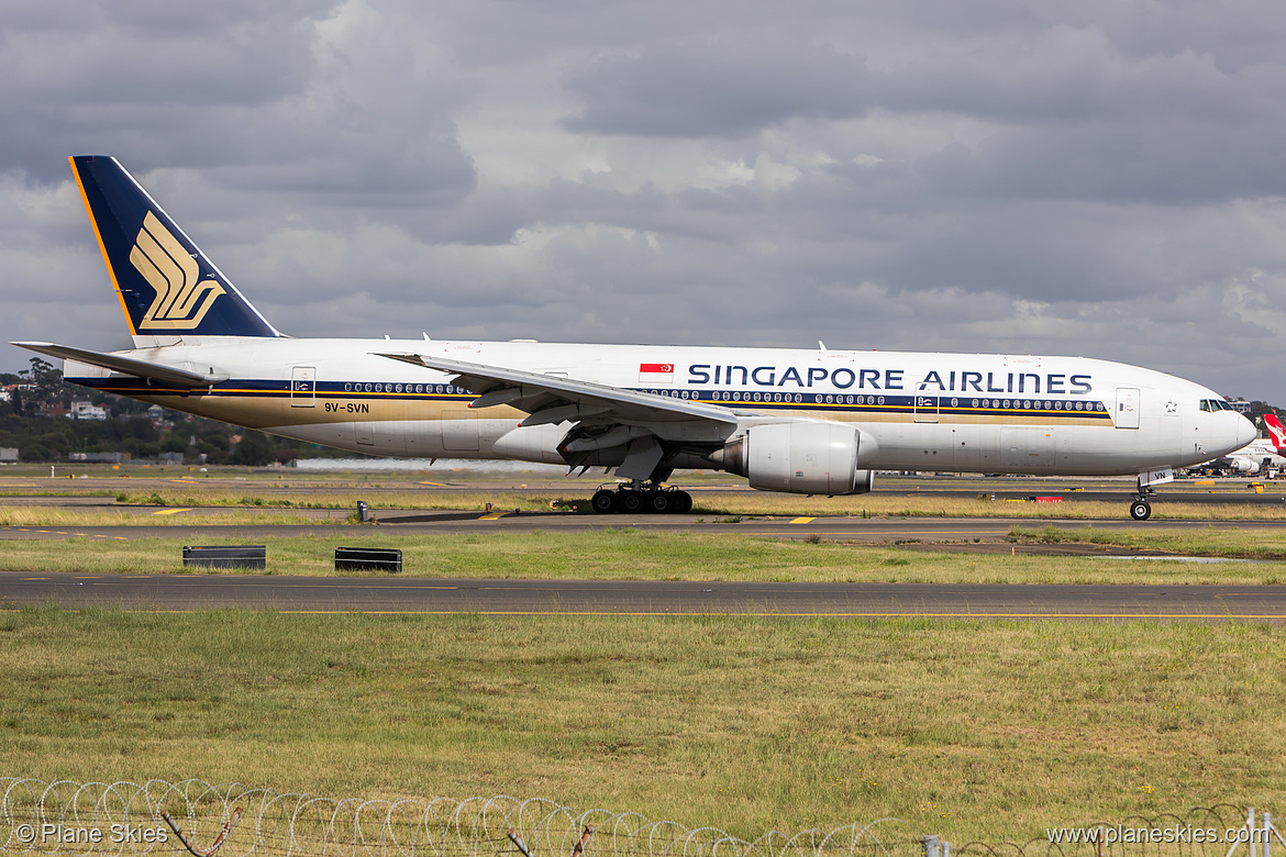 Singapore Airlines Boeing 777-200ER 9V-SVN at Sydney Kingsford Smith International Airport (YSSY/SYD) Singapore Airlines Boeing 777-200ER 9V-SVN at Sydney Kingsford Smith International Airport (YSSY/SYD)