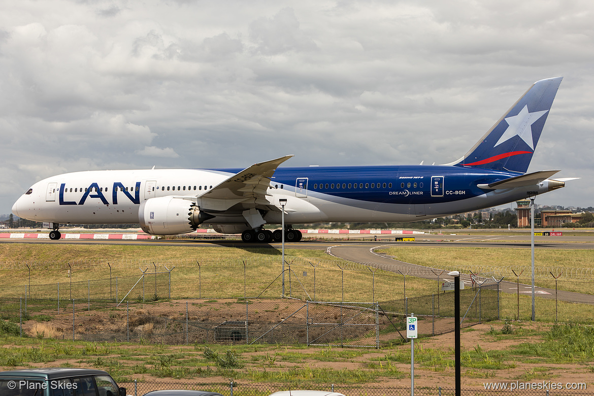 LATAM Chile Boeing 787-9 CC-BGH at Sydney Kingsford Smith International Airport (YSSY/SYD)