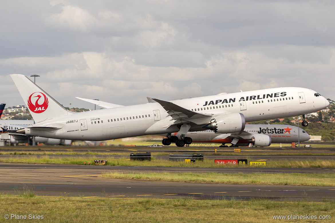 Japan Airlines Boeing 787-9 JA867J at Sydney Kingsford Smith International Airport (YSSY/SYD) Japan Airlines Boeing 787-9 JA867J at Sydney Kingsford Smith International Airport (YSSY/SYD)