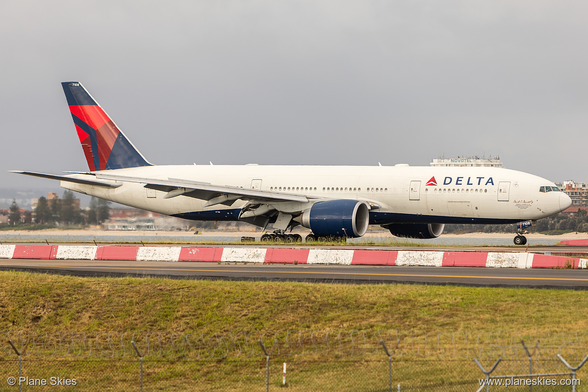 Delta Air Lines Boeing 777-200LR N708DN at Sydney Kingsford Smith International Airport (YSSY/SYD) Delta Air Lines Boeing 777-200LR N708DN at Sydney Kingsford Smith International Airport (YSSY/SYD)
