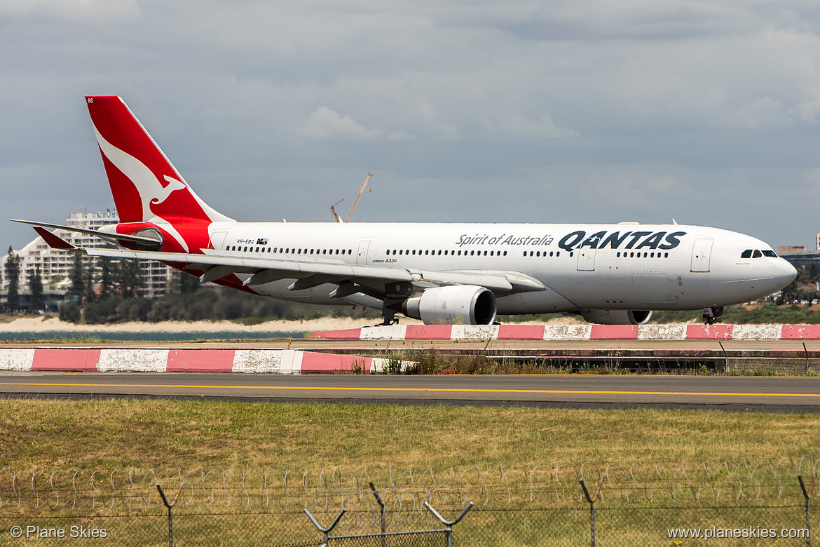 Qantas Airbus A330-200 VH-EBG at Sydney Kingsford Smith International Airport (YSSY/SYD) Qantas Airbus A330-200 VH-EBG at Sydney Kingsford Smith International Airport (YSSY/SYD)