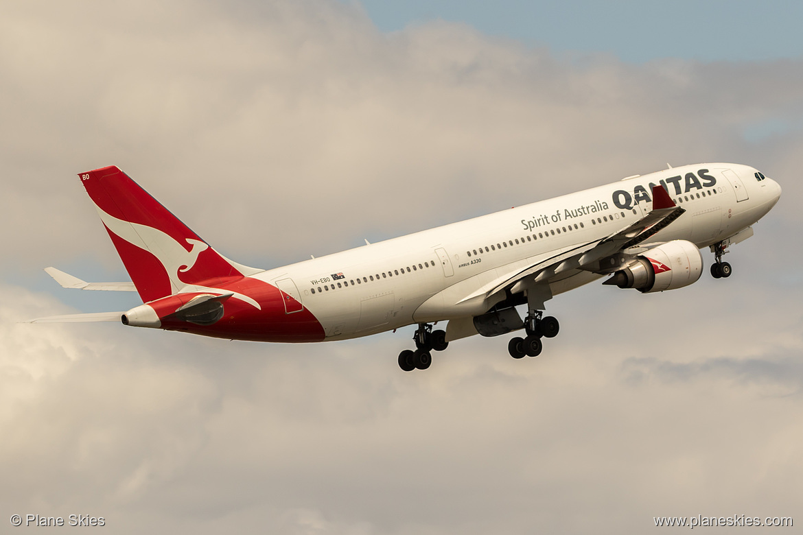 Qantas Airbus A330-200 VH-EBO at Sydney Kingsford Smith International Airport (YSSY/SYD)