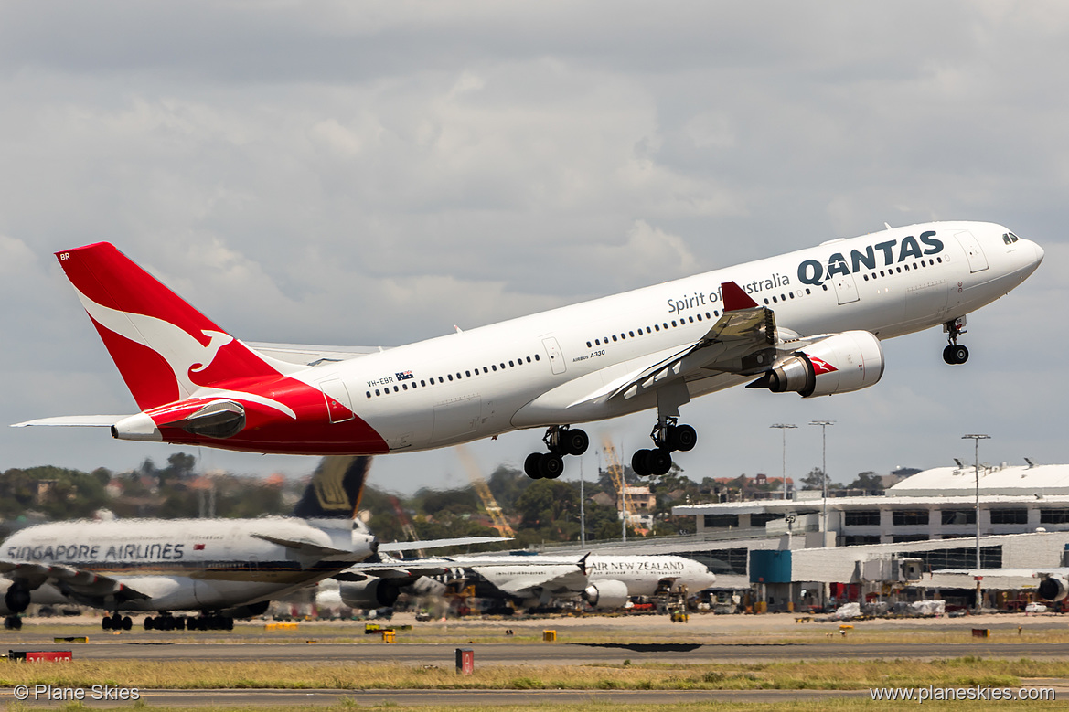 Qantas Airbus A330-200 VH-EBR at Sydney Kingsford Smith International Airport (YSSY/SYD)