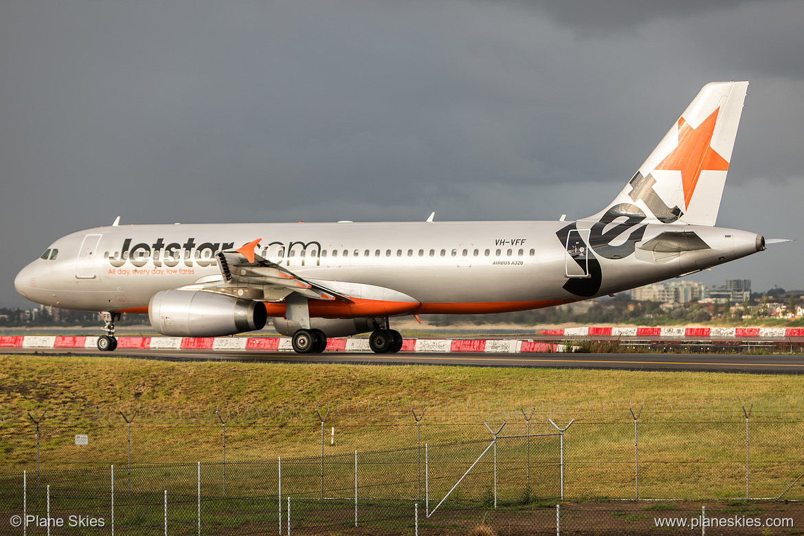 Jetstar Airways Airbus A320-200 VH-VFF at Sydney Kingsford Smith International Airport (YSSY/SYD) Jetstar Airways Airbus A320-200 VH-VFF at Sydney Kingsford Smith International Airport (YSSY/SYD)