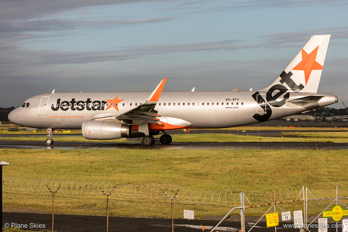 Jetstar Airways Airbus A320-200 VH-VFV at Sydney Kingsford Smith International Airport (YSSY/SYD) Jetstar Airways Airbus A320-200 VH-VFV at Sydney Kingsford Smith International Airport (YSSY/SYD)