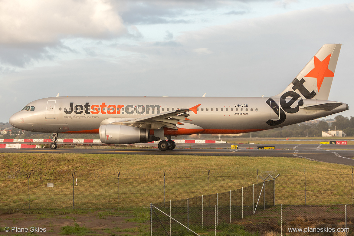 Jetstar Airways Airbus A320-200 VH-VGD at Sydney Kingsford Smith International Airport (YSSY/SYD) Jetstar Airways Airbus A320-200 VH-VGD at Sydney Kingsford Smith International Airport (YSSY/SYD)