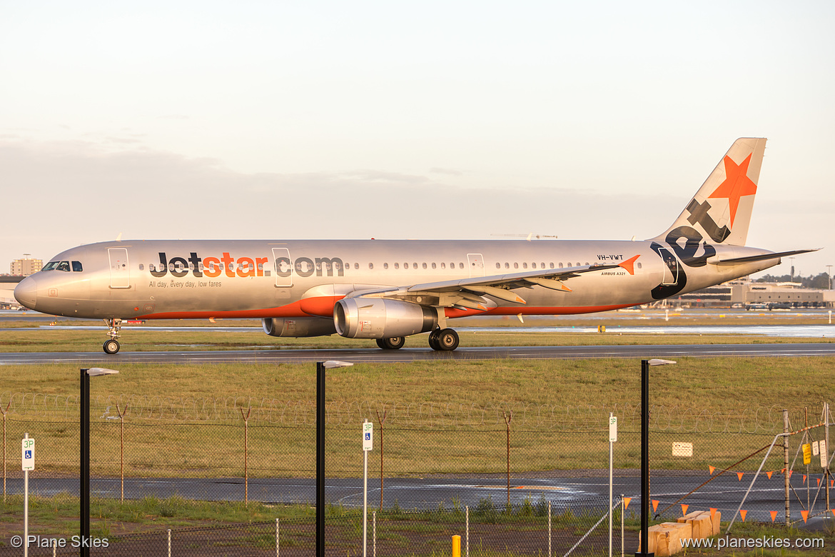 Jetstar Airways Airbus A321-200 VH-VWT at Sydney Kingsford Smith International Airport (YSSY/SYD) Jetstar Airways Airbus A321-200 VH-VWT at Sydney Kingsford Smith International Airport (YSSY/SYD)