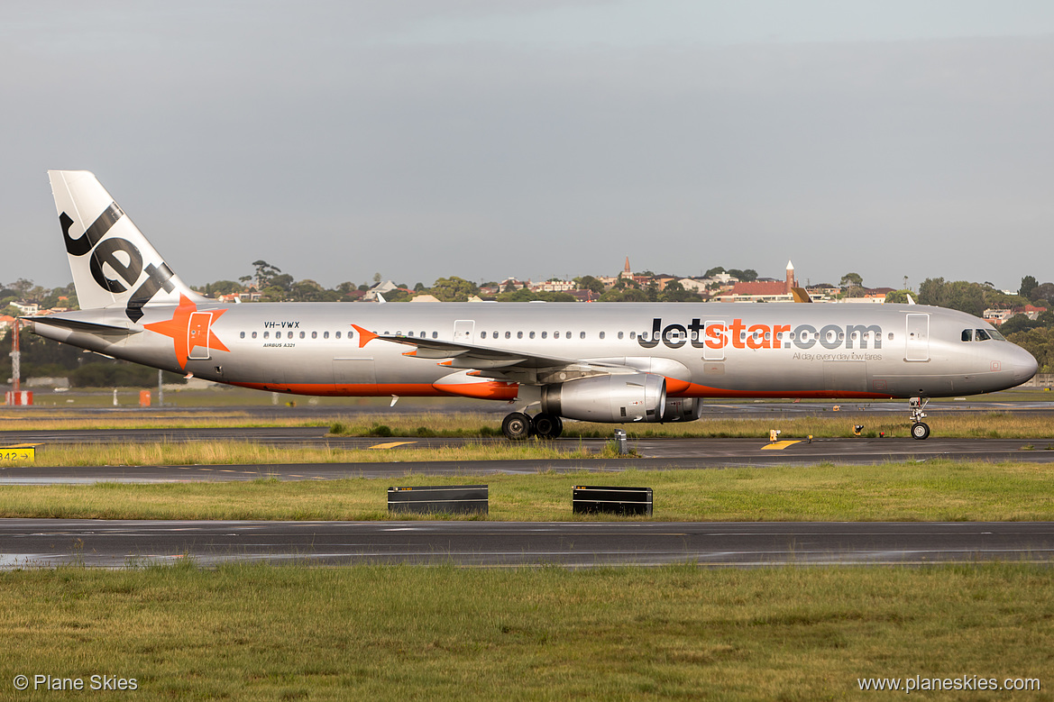 Jetstar Airways Airbus A321-200 VH-VWX at Sydney Kingsford Smith International Airport (YSSY/SYD) Jetstar Airways Airbus A321-200 VH-VWX at Sydney Kingsford Smith International Airport (YSSY/SYD)