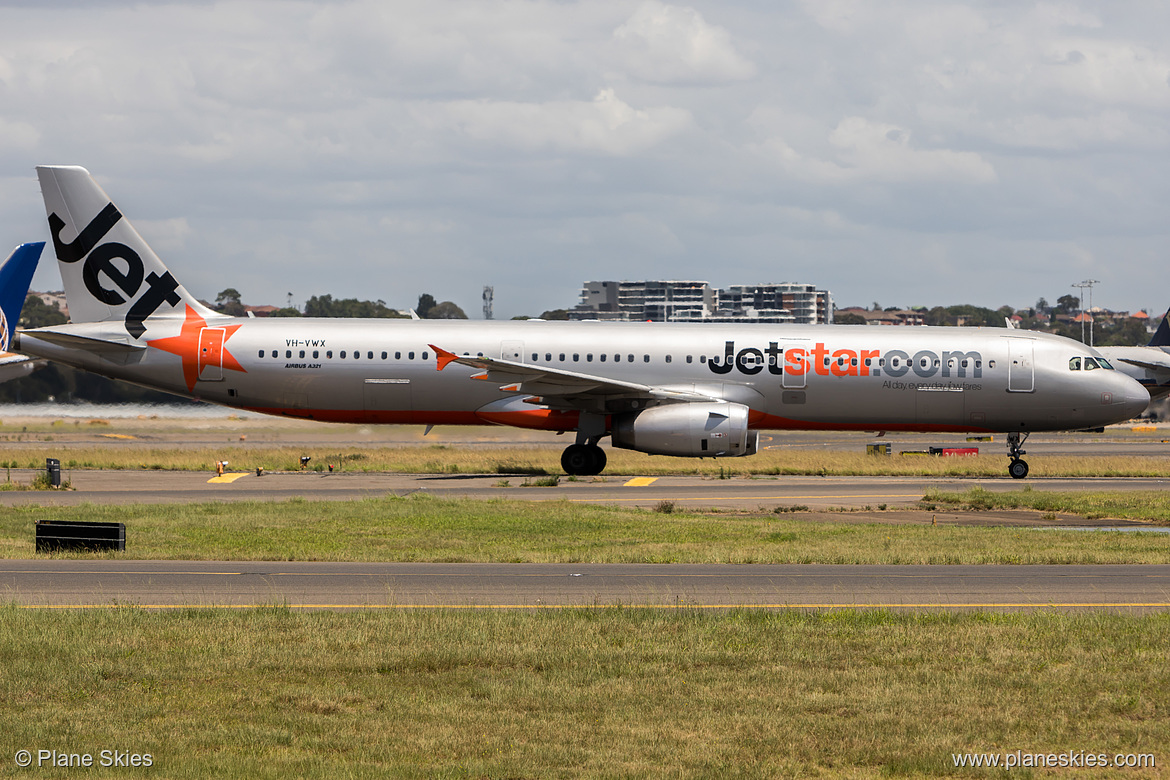 Jetstar Airways Airbus A321-200 VH-VWX at Sydney Kingsford Smith International Airport (YSSY/SYD) Jetstar Airways Airbus A321-200 VH-VWX at Sydney Kingsford Smith International Airport (YSSY/SYD)