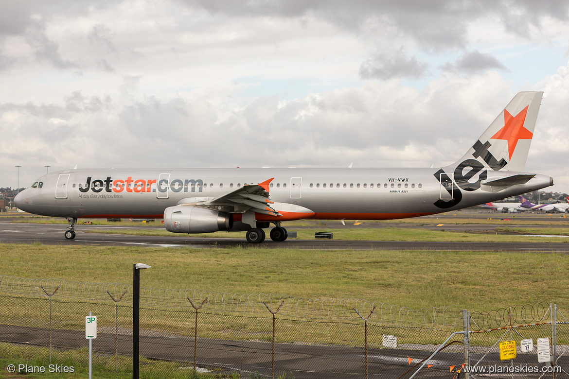 Jetstar Airways Airbus A321-200 VH-VWX at Sydney Kingsford Smith International Airport (YSSY/SYD) Jetstar Airways Airbus A321-200 VH-VWX at Sydney Kingsford Smith International Airport (YSSY/SYD)