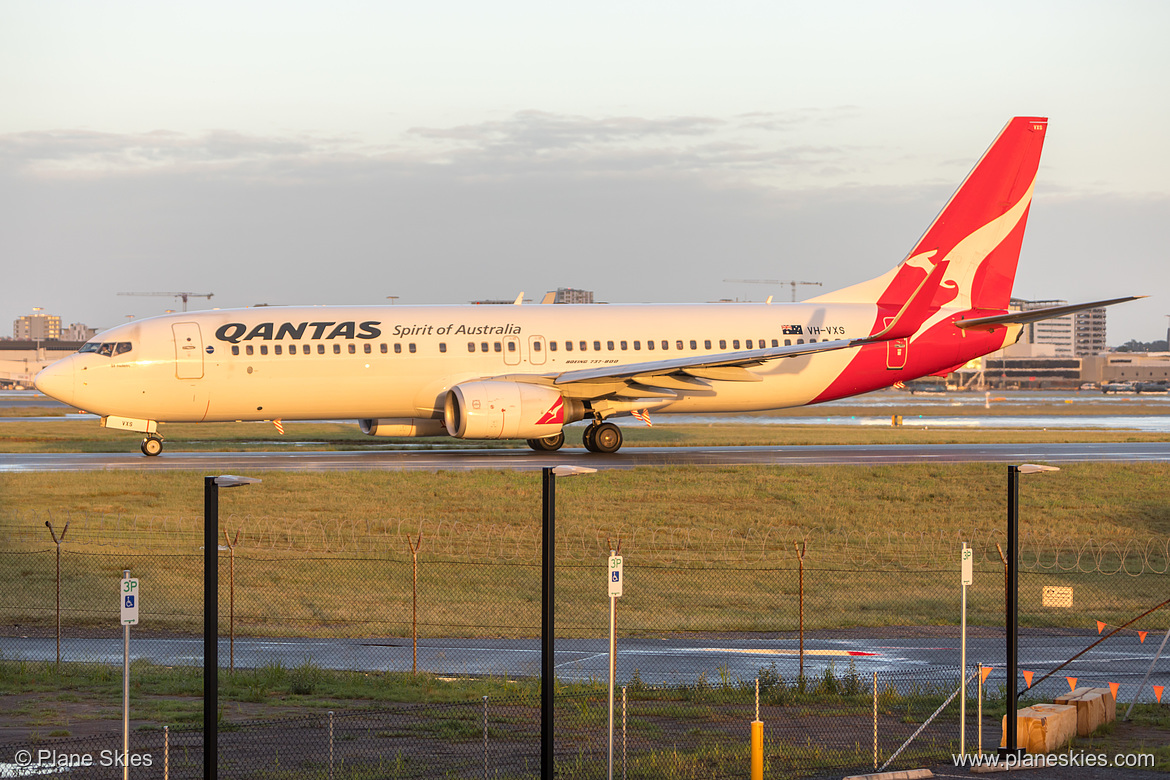 Qantas Boeing 737-800 VH-VXS at Sydney Kingsford Smith International Airport (YSSY/SYD) Qantas Boeing 737-800 VH-VXS at Sydney Kingsford Smith International Airport (YSSY/SYD)