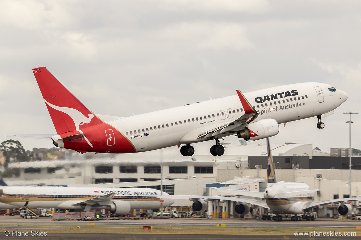 Qantas Boeing 737-800 VH-VYJ at Sydney Kingsford Smith International Airport (YSSY/SYD) Qantas Boeing 737-800 VH-VYJ at Sydney Kingsford Smith International Airport (YSSY/SYD)