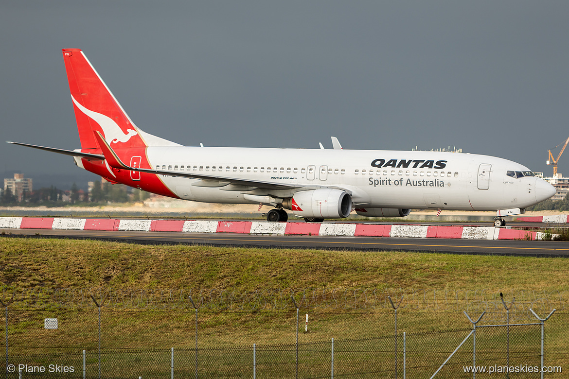 Qantas Boeing 737-800 VH-VYJ at Sydney Kingsford Smith International Airport (YSSY/SYD) Qantas Boeing 737-800 VH-VYJ at Sydney Kingsford Smith International Airport (YSSY/SYD)