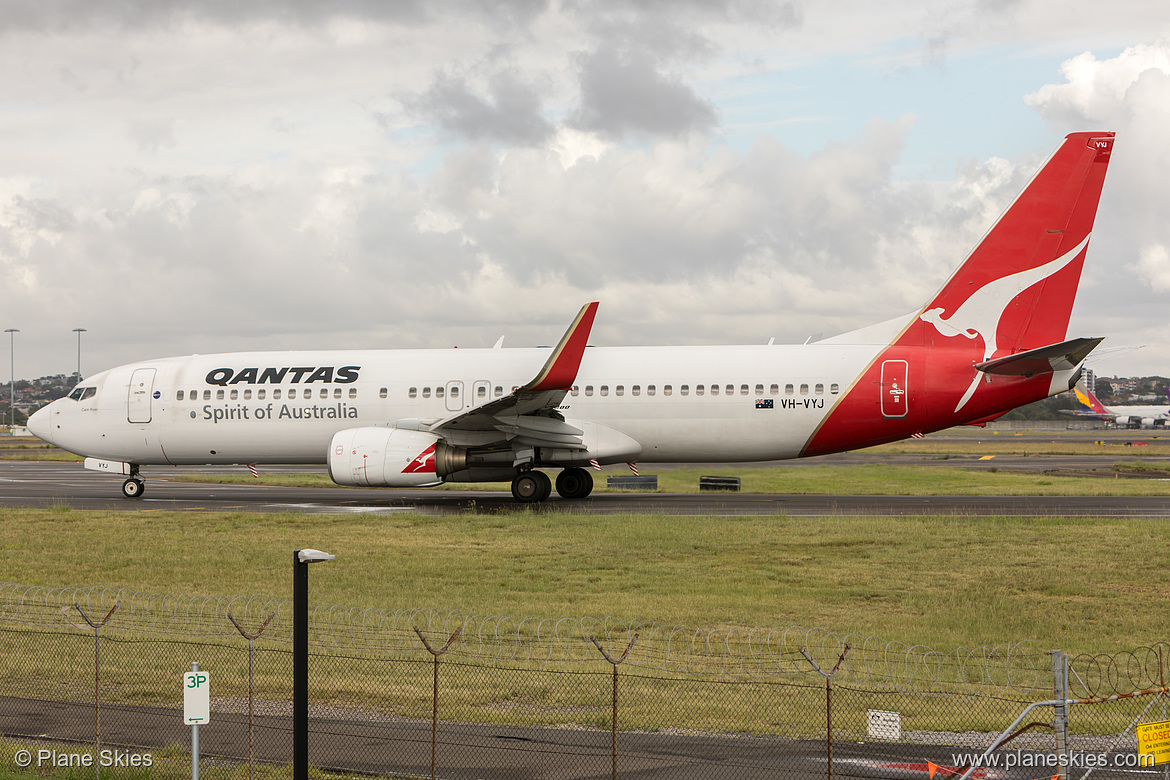 Qantas Boeing 737-800 VH-VYJ at Sydney Kingsford Smith International Airport (YSSY/SYD) Qantas Boeing 737-800 VH-VYJ at Sydney Kingsford Smith International Airport (YSSY/SYD)