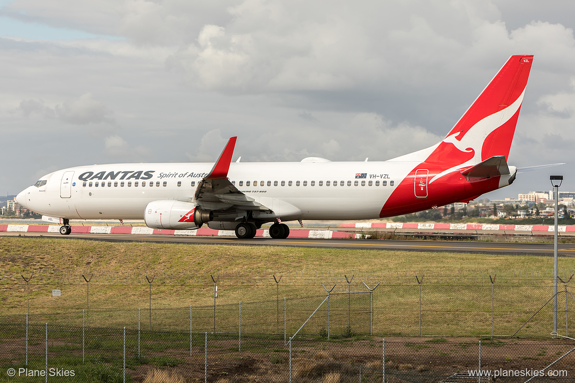 Qantas Boeing 737-800 VH-VZL at Sydney Kingsford Smith International Airport (YSSY/SYD) Qantas Boeing 737-800 VH-VZL at Sydney Kingsford Smith International Airport (YSSY/SYD)