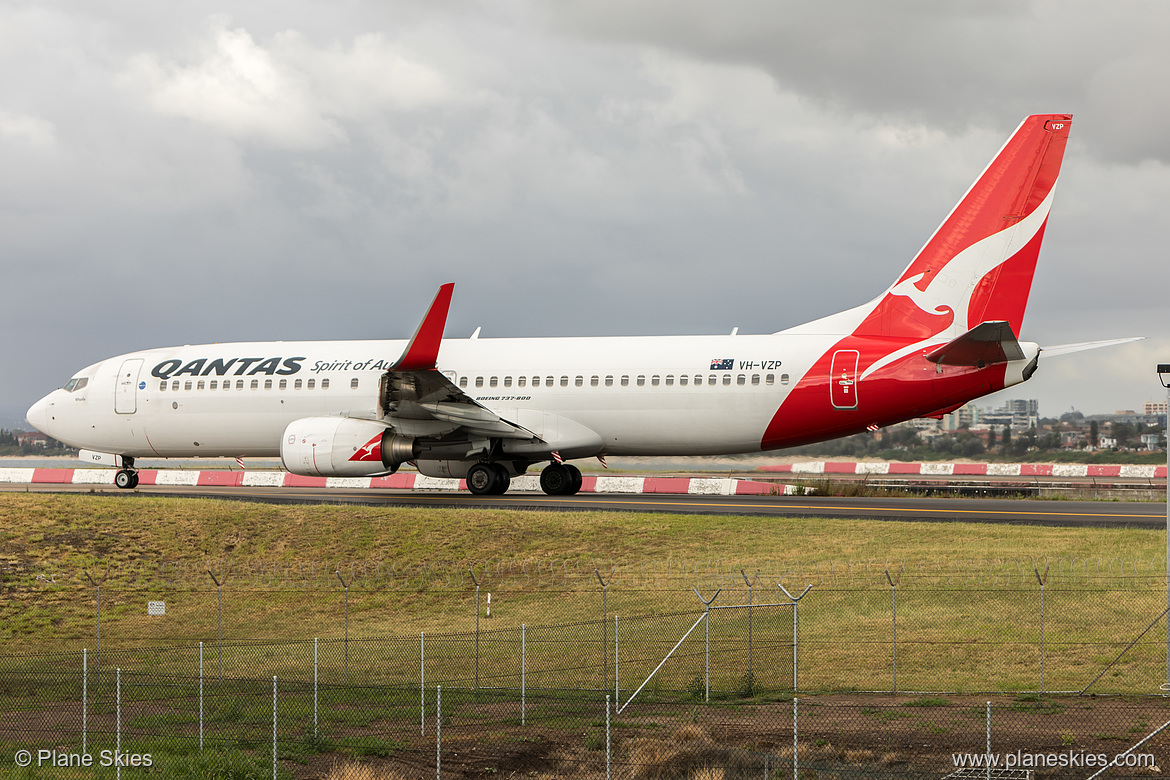 Qantas Boeing 737-800 VH-VZP at Sydney Kingsford Smith International Airport (YSSY/SYD) Qantas Boeing 737-800 VH-VZP at Sydney Kingsford Smith International Airport (YSSY/SYD)