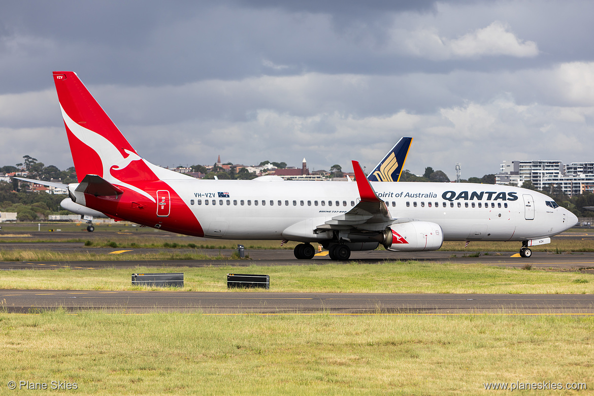 Qantas Boeing 737-800 VH-VZV at Sydney Kingsford Smith International Airport (YSSY/SYD)