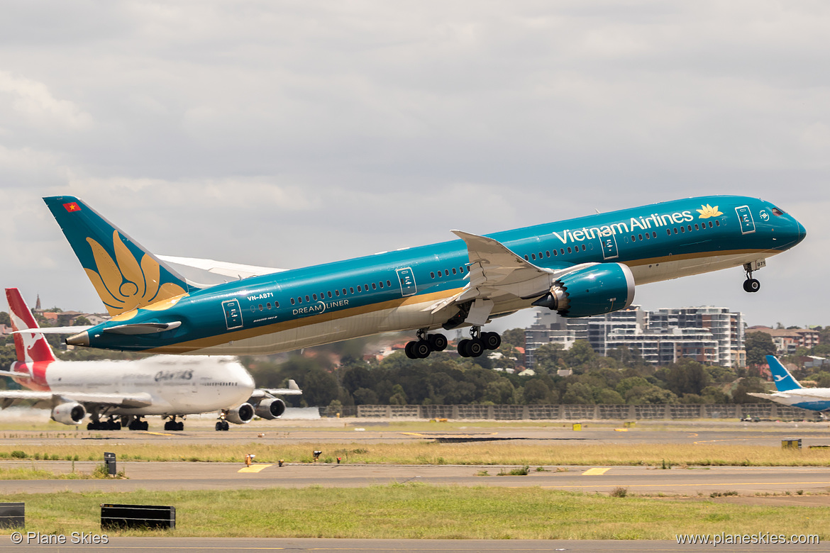 Vietnam Airlines Boeing 787-9 VN-A871 at Sydney Kingsford Smith International Airport (YSSY/SYD) Vietnam Airlines Boeing 787-9 VN-A871 at Sydney Kingsford Smith International Airport (YSSY/SYD)