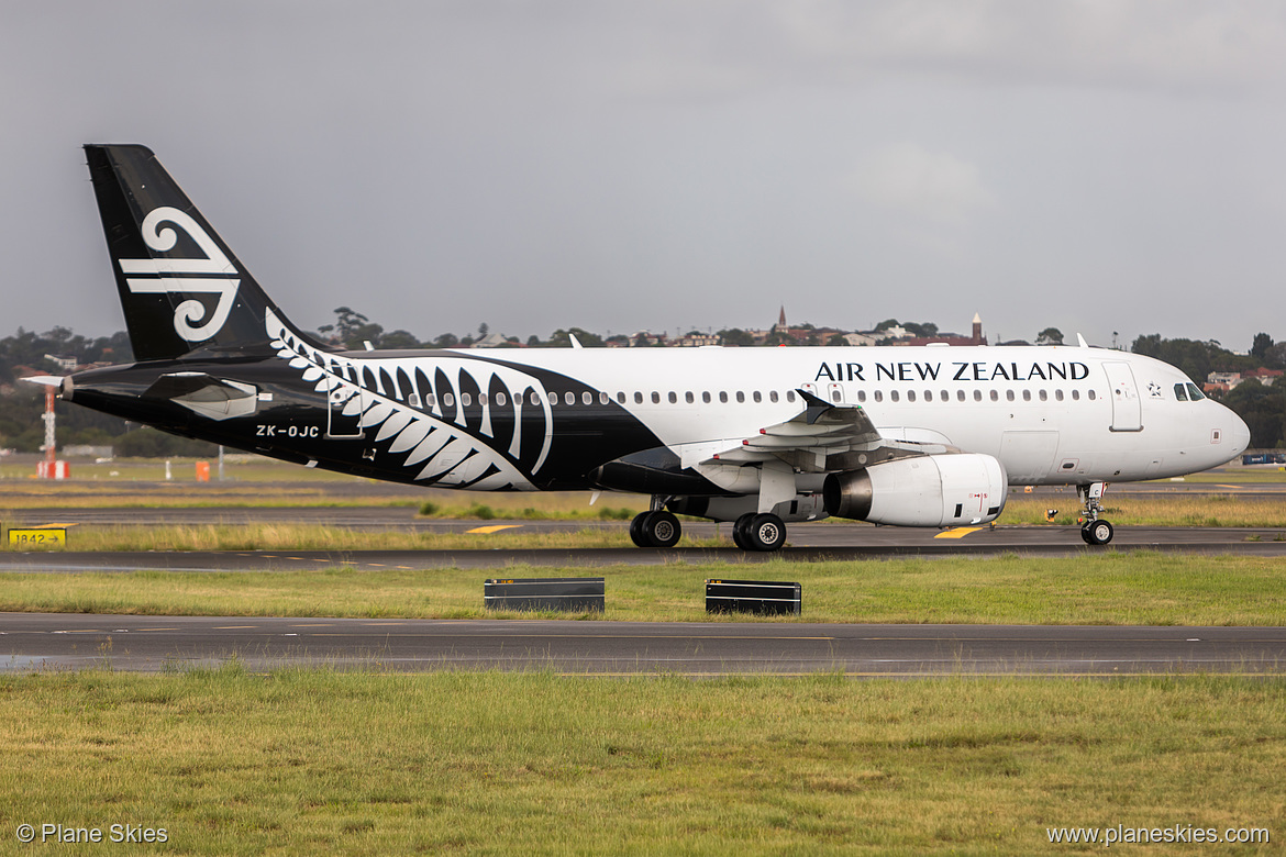 Air New Zealand Airbus A320-200 ZK-OJC at Sydney Kingsford Smith International Airport (YSSY/SYD) Air New Zealand Airbus A320-200 ZK-OJC at Sydney Kingsford Smith International Airport (YSSY/SYD)