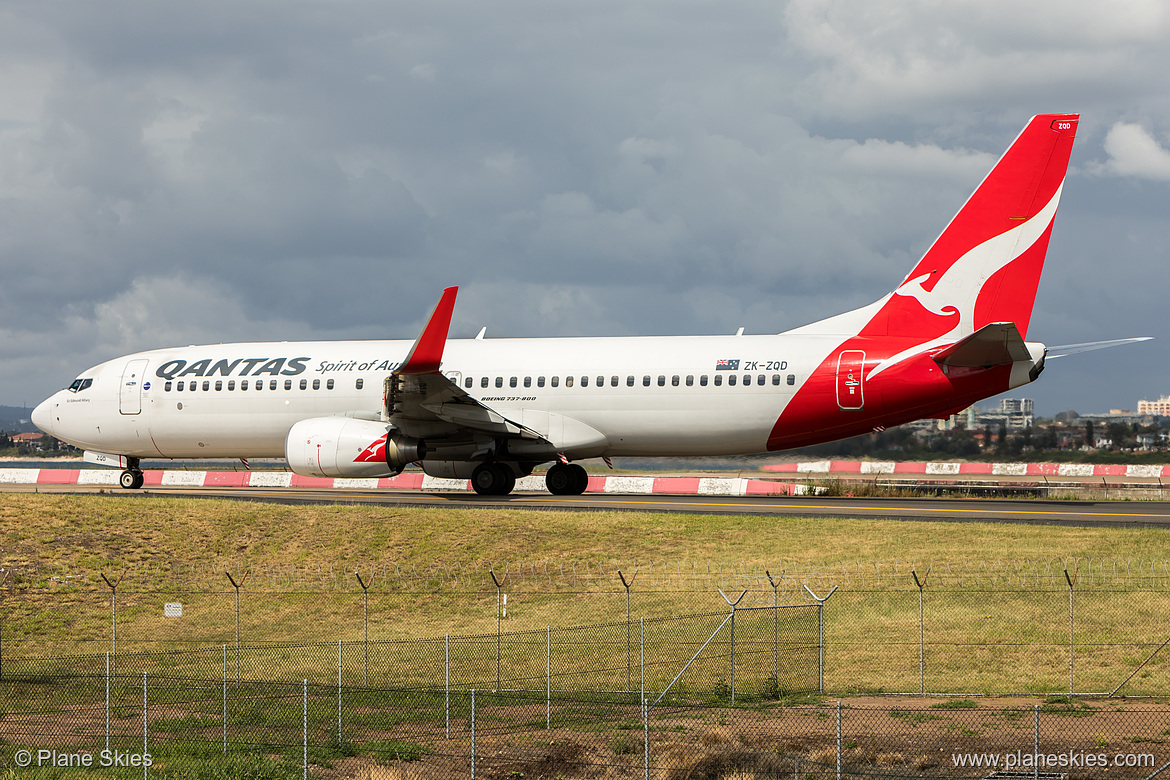 Qantas Boeing 737-800 ZK-ZQD at Sydney Kingsford Smith International Airport (YSSY/SYD) Qantas Boeing 737-800 ZK-ZQD at Sydney Kingsford Smith International Airport (YSSY/SYD)