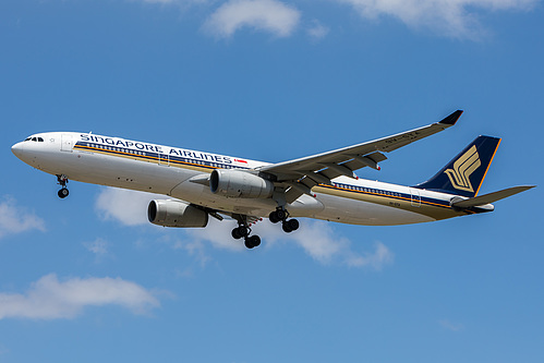 Singapore Airlines Airbus A330-300 9V-STA at Melbourne International Airport (YMML/MEL)