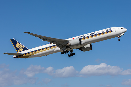 Singapore Airlines Boeing 777-300ER 9V-SWD at Melbourne International Airport (YMML/MEL)