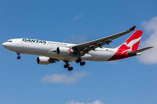 Qantas Airbus A330-200 VH-EBJ at Melbourne International Airport (YMML/MEL)