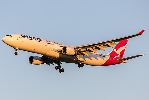 Qantas Airbus A330-300 VH-QPF at Melbourne International Airport (YMML/MEL)