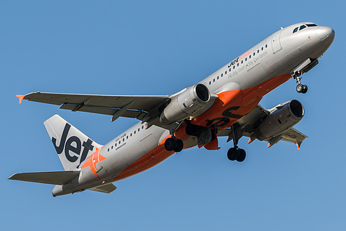 Jetstar Airways Airbus A320-200 VH-VQW at Melbourne International Airport (YMML/MEL) Jetstar Airways Airbus A320-200 VH-VQW at Melbourne International Airport (YMML/MEL)