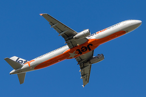 Jetstar Airways Airbus A321-200 VH-VWU at Melbourne International Airport (YMML/MEL) Jetstar Airways Airbus A321-200 VH-VWU at Melbourne International Airport (YMML/MEL)