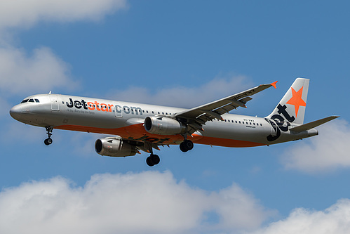 Jetstar Airways Airbus A321-200 VH-VWX at Melbourne International Airport (YMML/MEL) Jetstar Airways Airbus A321-200 VH-VWX at Melbourne International Airport (YMML/MEL)
