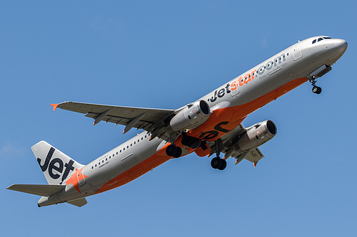 Jetstar Airways Airbus A321-200 VH-VWY at Melbourne International Airport (YMML/MEL) Jetstar Airways Airbus A321-200 VH-VWY at Melbourne International Airport (YMML/MEL)