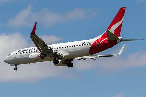 Qantas Boeing 737-800 VH-VZF at Melbourne International Airport (YMML/MEL)