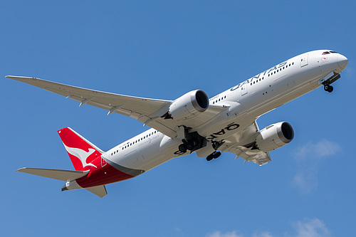 Qantas Boeing 787-9 VH-ZNB at Melbourne International Airport (YMML/MEL)