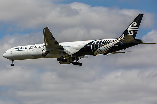 Air New Zealand Boeing 777-300ER ZK-OKP at Melbourne International Airport (YMML/MEL)