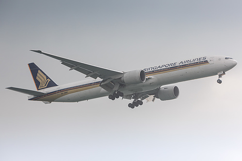 Singapore Airlines Boeing 777-300ER 9V-SWP at Singapore Changi Airport (WSSS/SIN) Singapore Airlines Boeing 777-300ER 9V-SWP at Singapore Changi Airport (WSSS/SIN)