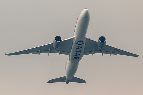 Qatar Airways Airbus A350-900 A7-ALE at Singapore Changi Airport (WSSS/SIN)