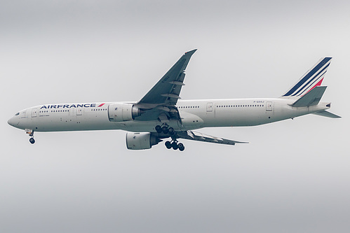Air France Boeing 777-300ER F-GSQJ at Singapore Changi Airport (WSSS/SIN) Air France Boeing 777-300ER F-GSQJ at Singapore Changi Airport (WSSS/SIN)