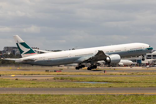 Cathay Pacific Boeing 777-300ER B-KQA at Sydney Kingsford Smith International Airport (YSSY/SYD) Cathay Pacific Boeing 777-300ER B-KQA at Sydney Kingsford Smith International Airport (YSSY/SYD)