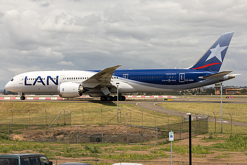 LATAM Chile Boeing 787-9 CC-BGH at Sydney Kingsford Smith International Airport (YSSY/SYD) LATAM Chile Boeing 787-9 CC-BGH at Sydney Kingsford Smith International Airport (YSSY/SYD)