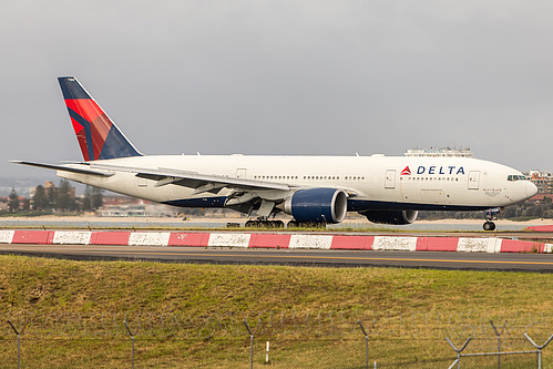 Delta Air Lines Boeing 777-200LR N708DN at Sydney Kingsford Smith International Airport (YSSY/SYD) Delta Air Lines Boeing 777-200LR N708DN at Sydney Kingsford Smith International Airport (YSSY/SYD)