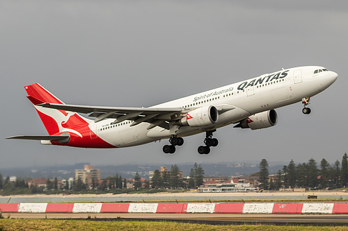 Qantas Airbus A330-200 VH-EBC at Sydney Kingsford Smith International Airport (YSSY/SYD)