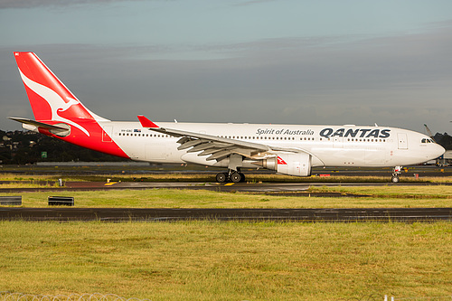 Qantas Airbus A330-200 VH-EBC at Sydney Kingsford Smith International Airport (YSSY/SYD)