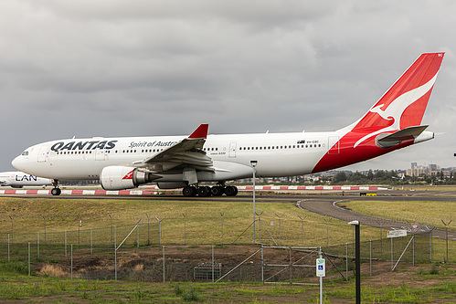 Qantas Airbus A330-200 VH-EBC at Sydney Kingsford Smith International Airport (YSSY/SYD)